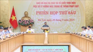 Prime Minister Pham Minh Chinh chairs the sixth meeting of the Steering Committee for reviewing and untangling knots in the legal document system, (Photo: VNA)