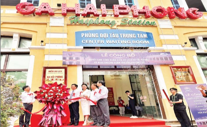 Hai Phong Station becomes a tourist destination.