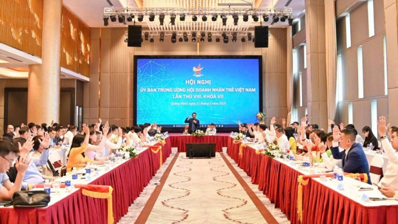 Delegates conducted consultations at the conference.