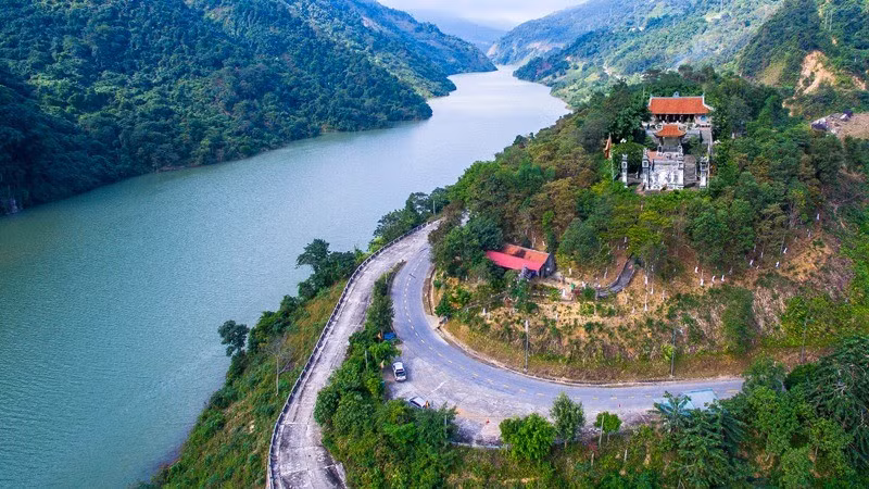 Visiting the Le Thai To Temple, where the project’s NFC chip board has been installed