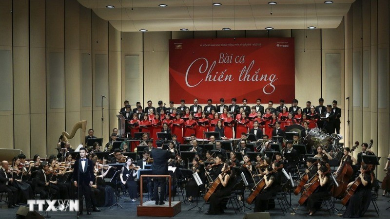 A performance during the programme. (Photo: PHAM KIEN/VNA)