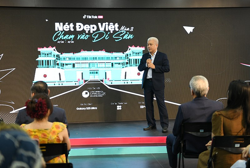 Nguyen Lam Thanh, representative of TikTok Vietnam, speaks at the event. (Photo: The Duong)