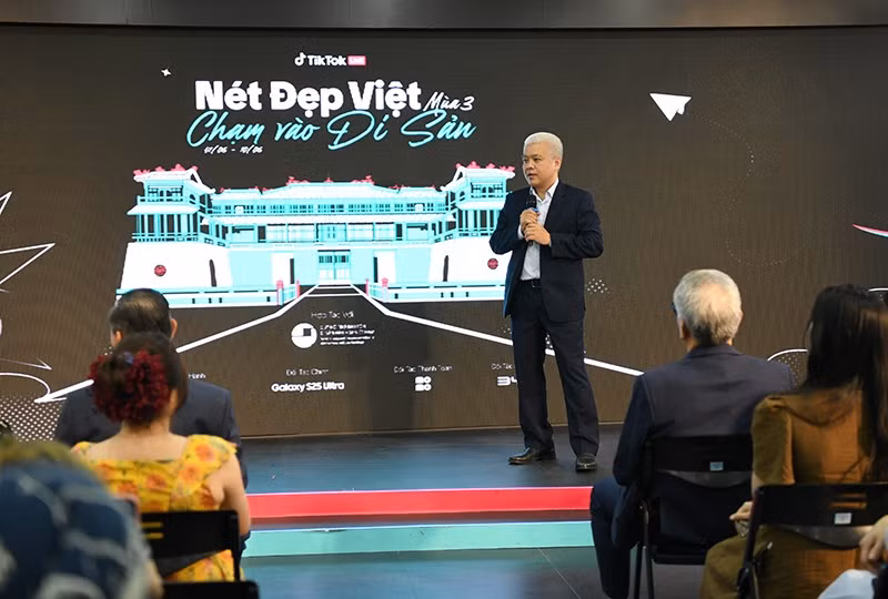 Nguyen Lam Thanh, representative of TikTok Vietnam, speaks at the event. (Photo: The Duong)