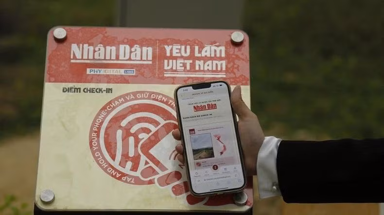 NFC chip-integrated board of the "Love Vietnam So Much" project located at Dien Bien Phu Victory Museum.