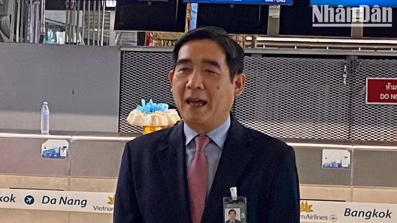 Ambassador Pham Viet Hung delivers a speech at the event