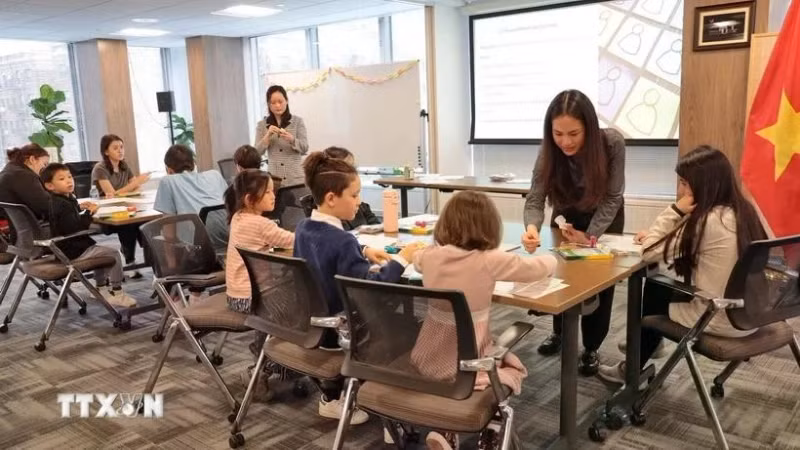 A Vietnamese language class in New York, US. (Photo: VNA)