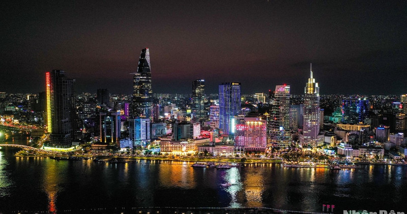 The beauty of Ho Chi Minh City at Night. (Photo: THANH DAT)