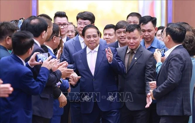 Prime Minister Pham Minh Chinh chairs a dialogue with the business community in Ha Noi on May 31 (Photo: VNA)