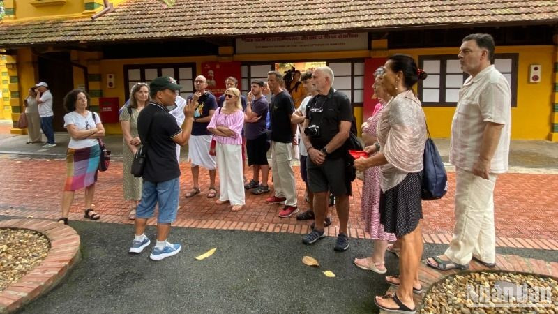 International visitors visit the President Ho Chi Minh Relic Site at the Presidential Palace in the first quarter of 2025. (Photo: HA THANH)