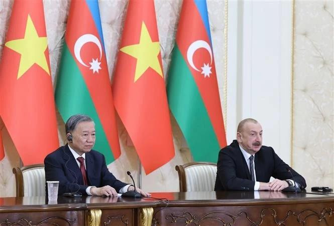 General Secretary of the Communist Party of Viet Nam Central Committee To Lam (left) and President of Azerbaijan Ilham Aliyev at the press conference. (Photo: VNA)