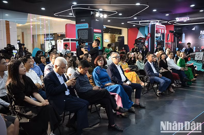 Representatives from various provinces, cities, and cultural experts attended the event.
