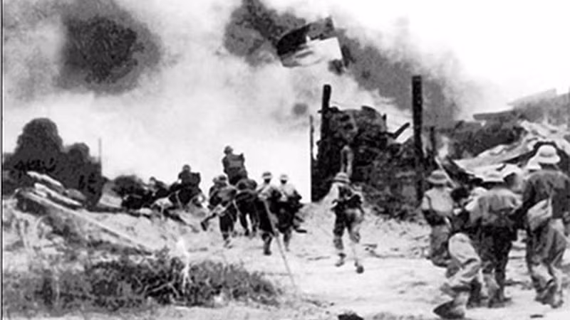 Illustration photo: Troops of Division 320A (Army Corps 3) captured Dong Du base, April 29, 1975. (Photo: Document/VNA)