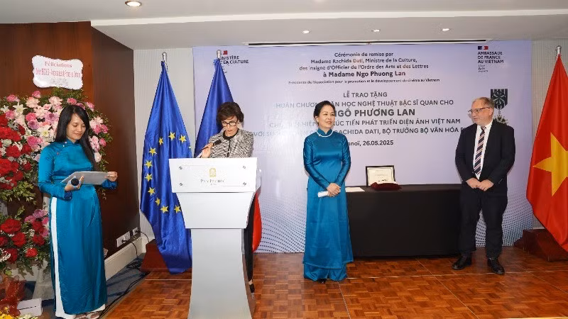 Scene of the ceremony awarding the French Order of Arts and Letters (Officer) to Dr Ngo Phuong Lan.