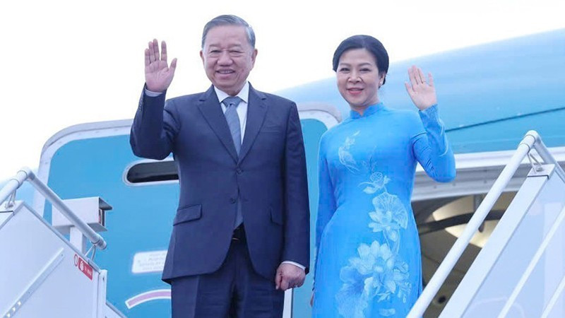 General Secretary To Lam and his spouse depart from Minsk, returning to Viet Nam. (Photo: Thong Nhat/VNA)