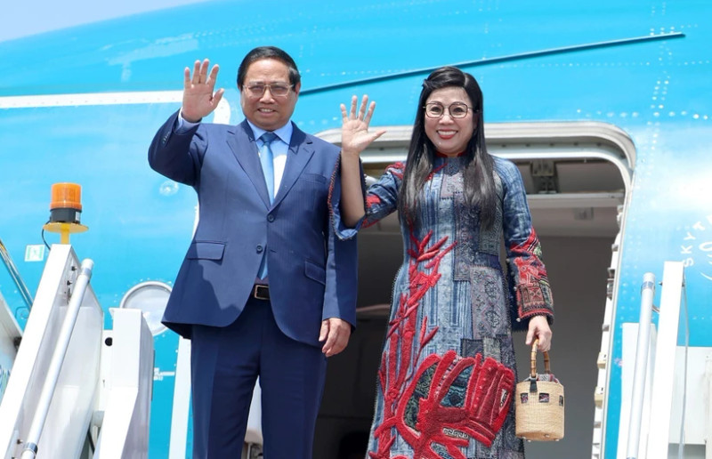 Prime Minister Pham Minh Chinh and his spouse conclude their official visit to Malaysia and attendance at the 46th ASEAN Summit. (Photo: VNA)