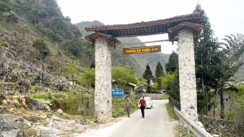 The village gate at Ta Phin 1 Village, Ta Phin Commune, Dong Van District.