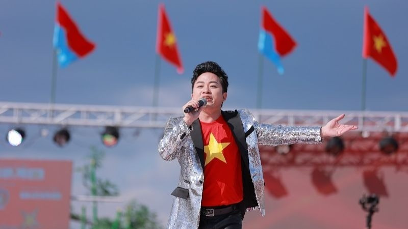 Singer Tung Duong performed in Japan. (Photo: Provided by artist)