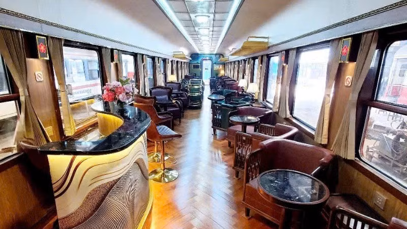 The Red Flamboyant flowers train is set to become a new cultural and tourism highlight on the Hanoi–Hai Phong railway line.