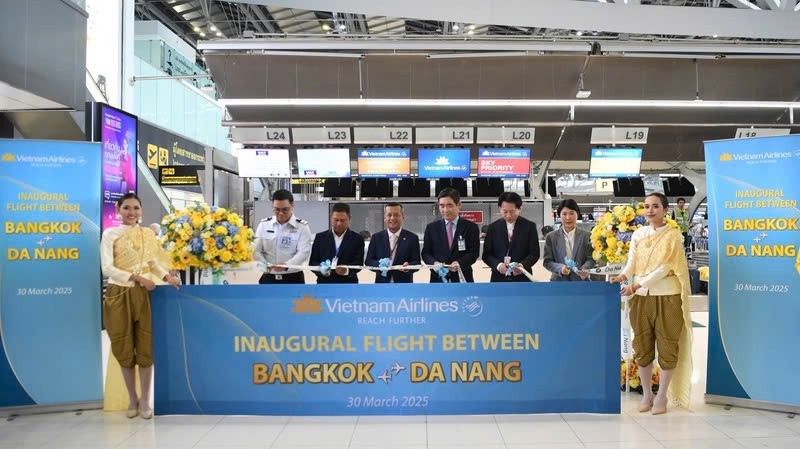 Ribbon-cutting ceremony for the inauguration of the direct Bangkok-Da Nang route