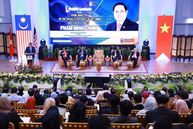 Vietnamese Prime Minister Pham Minh Chinh speaks at National University of Malaysia (Photo: VNA)