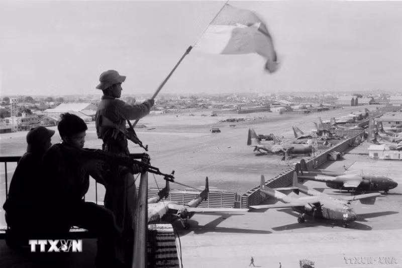 The liberation flag flies at Tan Son Nhat Airport on April 30, 1975. (Photo: VNA)
