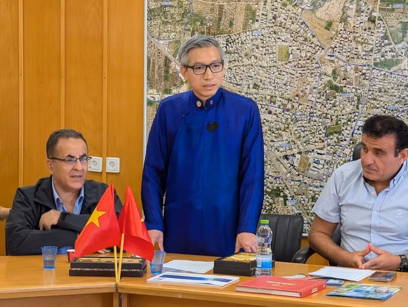 Vietnamese Ambassador to Israel Ly Duc Trung at the meeting (Photo: VNA)