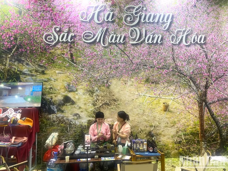 Ha Giang's tourism booth at VITM Hanoi 2025.