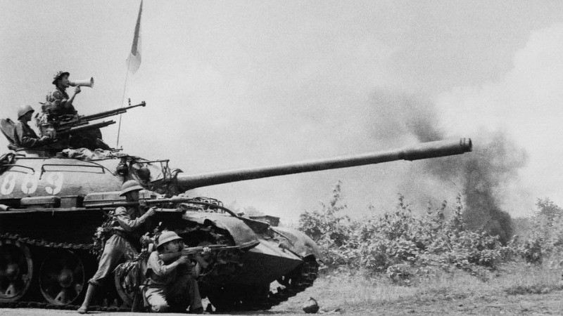 Tanks of the Liberation Army attacked Buon Ma Thuot town on March 10, 1975. (Photo: VNA archive)