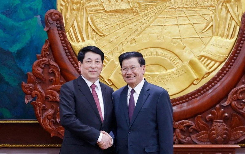 State President Luong Cuong (left) and General Secretary of the Lao People's Revolutionary Party (LPRP) Central Committee and President Thongloun Sisoulith in Vientiane on April 24 (Photo: VNA)