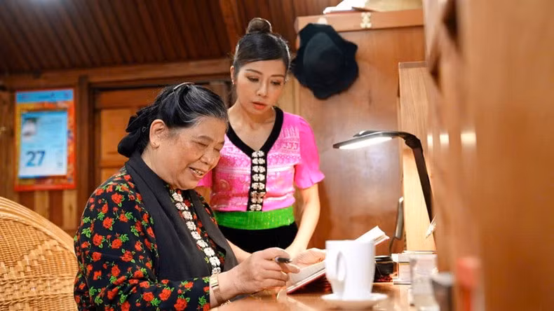 Former Vice Chairwoman of the National Assembly, Tong Thi Phong, remains deeply passionate about researching, preserving, and promoting traditional cultural values.