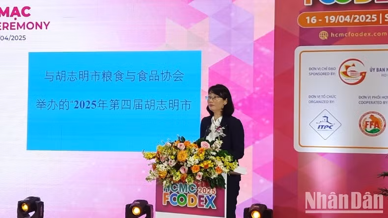Tran Thi Dieu Thuy, Vice Chairwoman of the municipal People’s Committee spoke at the exhibition