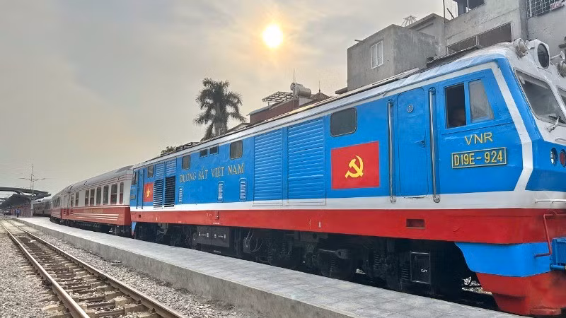 Launch of the high-quality “Red Flamboyant” train.