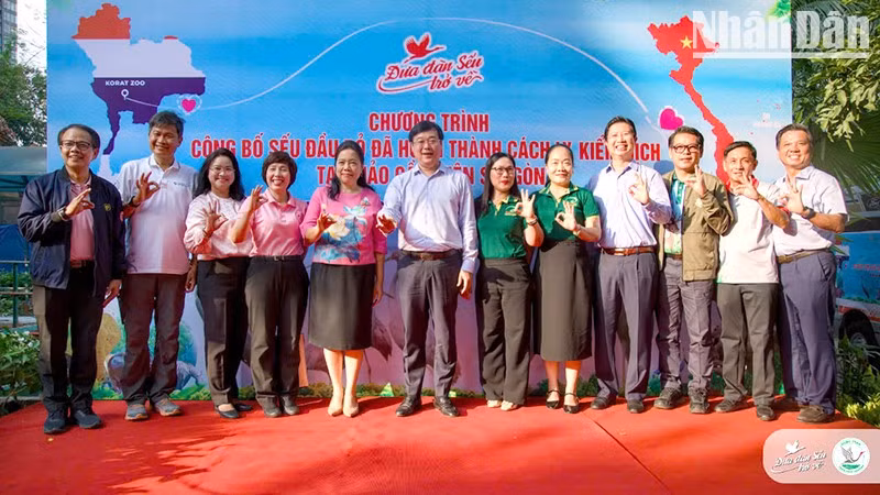 Delegates express joy at the ceremony. (Photo courtesy of the Organising Committee)