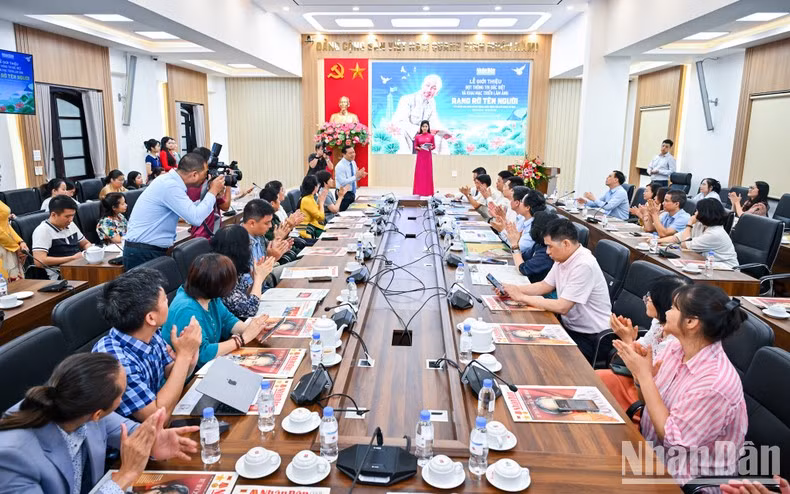 Numerous delegates attended the launch ceremony.