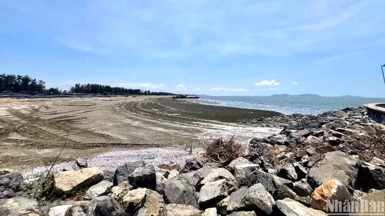 The beachfront areas of Long Hoa Commune and Can Thanh Town serve as the location for the project’s groundbreaking.