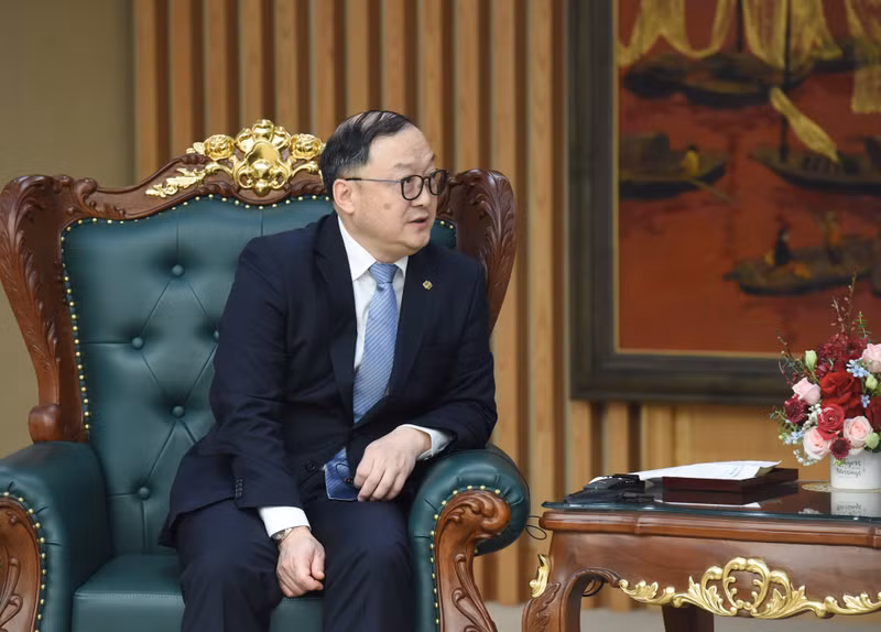 Zhou Jiayi, President of PowerChina Asia Pacific delivered a speech during the meeting. (Photo: NDO)