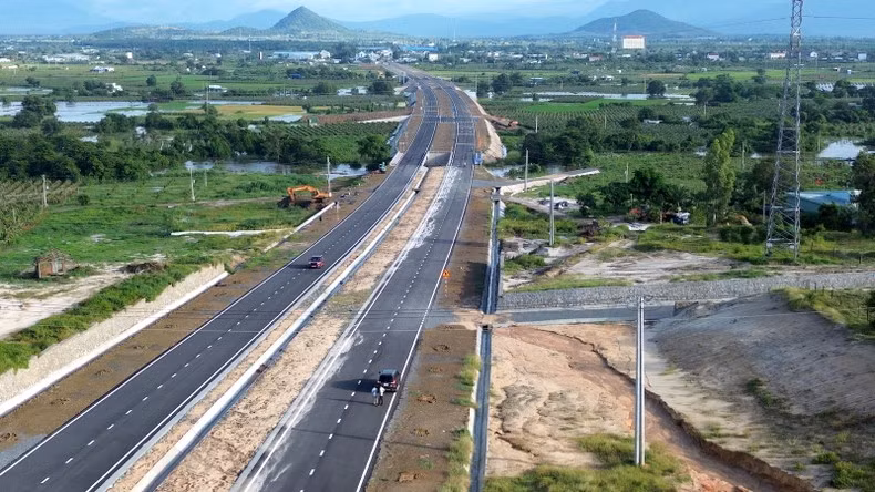 The Ham Kiem – Tien Thanh Road Project