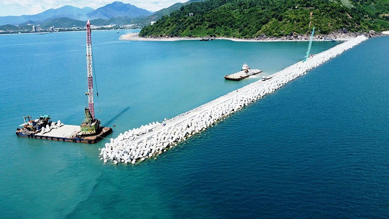 The Lien Chieu deep-water port nears completion of shared infrastructure.