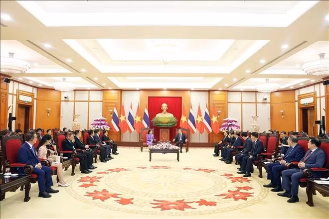 The meeting between CPV General Secretary To Lam and Prime Minister of Thailand and leader of the Pheu Thai Party Paetongtarn Shinawatra in Ha Noi on May 16. (Photo: VNA)