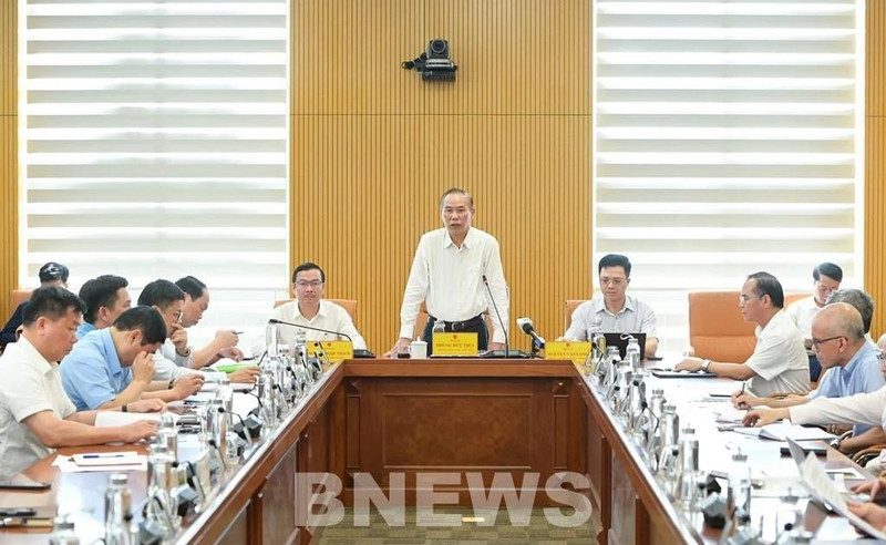 Deputy Minister of Agriculture and Environment Phung Duc Tien chairs a press conference on May 5 to announce the seven key tasks (Photo: VNA)
