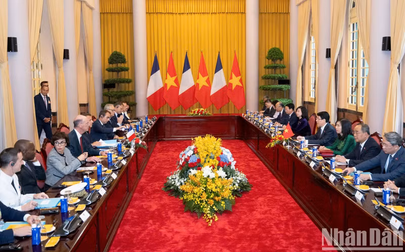 The meeting between State President Luong Cuong and French President Emmanuel Macron.