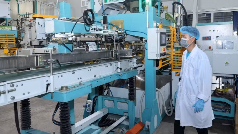 Vietnam Rice Company Limited (based in the Mekong Delta Province of Dong Thap) has invested in a modern rice packaging line to serve export needs. (Photo: ANH TUAN)