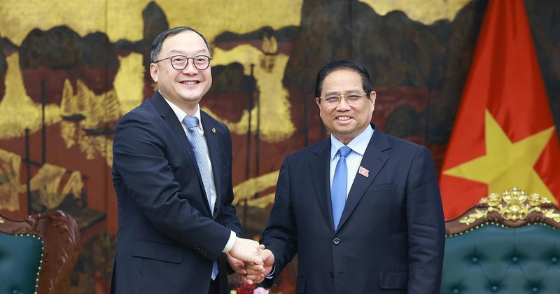 PM Pham Minh Chinh (R) and President of PowerChina Asia Pacific Zhou Jiayi (Photo: VNA)