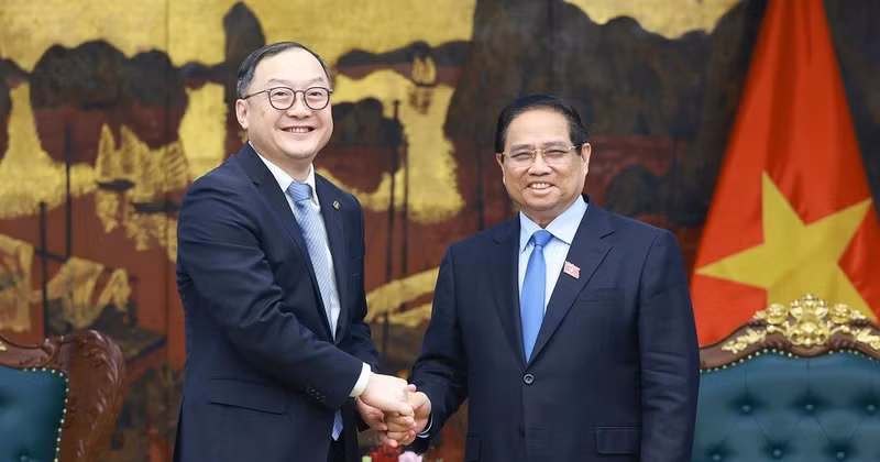 PM Pham Minh Chinh (R) and President of PowerChina Asia Pacific Zhou Jiayi (Photo: VNA)