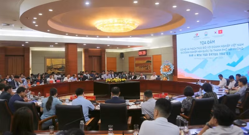 At the seminar in Hai Phong on May 20 to discuss opportunities and challenges for Vietnamese and Korean firms operating in the northern port city (Photo: VNA)