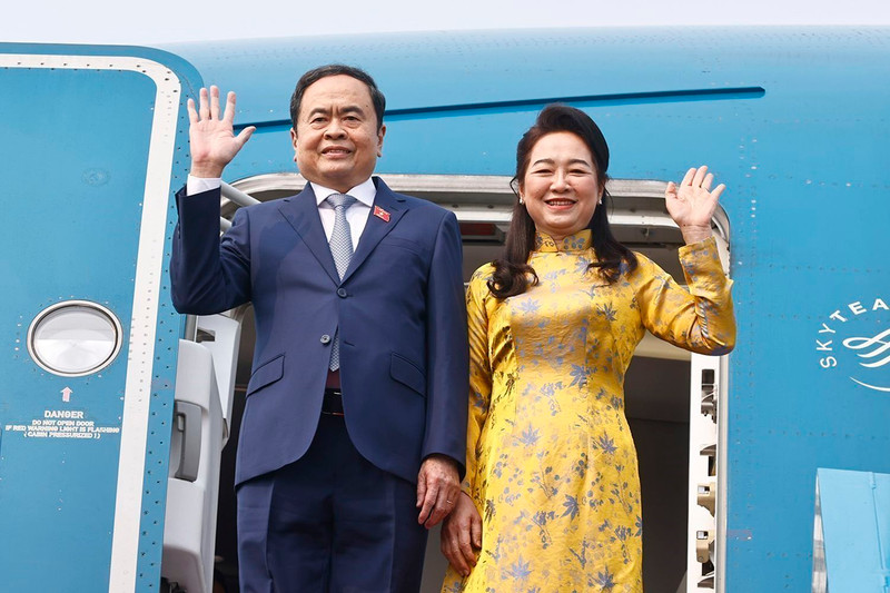 National Assembly Chairman Tran Thanh Man and his spouse Nguyen Thi Thanh Nga leave Hanoi for attendance at the 150th Assembly of the Inter-Parliamentary Union and official visits to Uzbekistan and Armenia. (Photo: VNA)