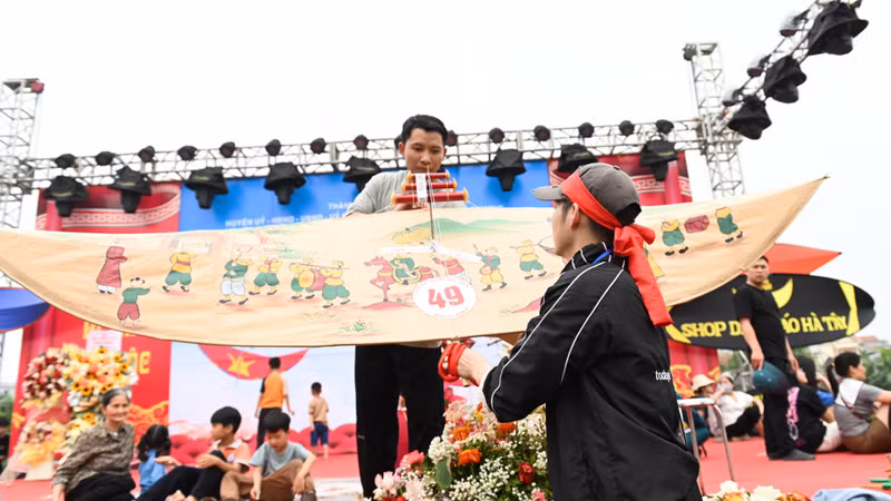 Each qualified kite was numbered and prepared for the competition.
