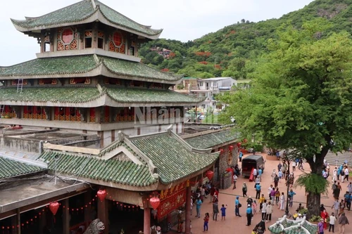 A corner of the Ba Chua Xu Temple at the foot of Sam Mountain.