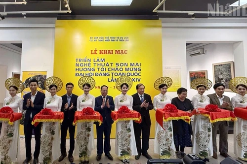 Delegates cutting the ribbon to open the exhibition