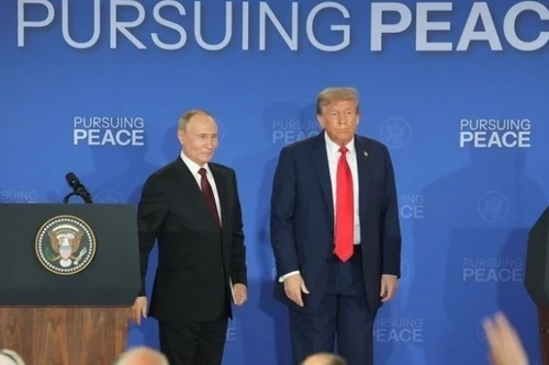US President Donald Trump (right) and Russian President Vladimir Putin at a joint press conference at Joint Base Elmendorf–Richardson in Anchorage, Alaska, on August 15, 2025. (Source: Xinhua/VNA)